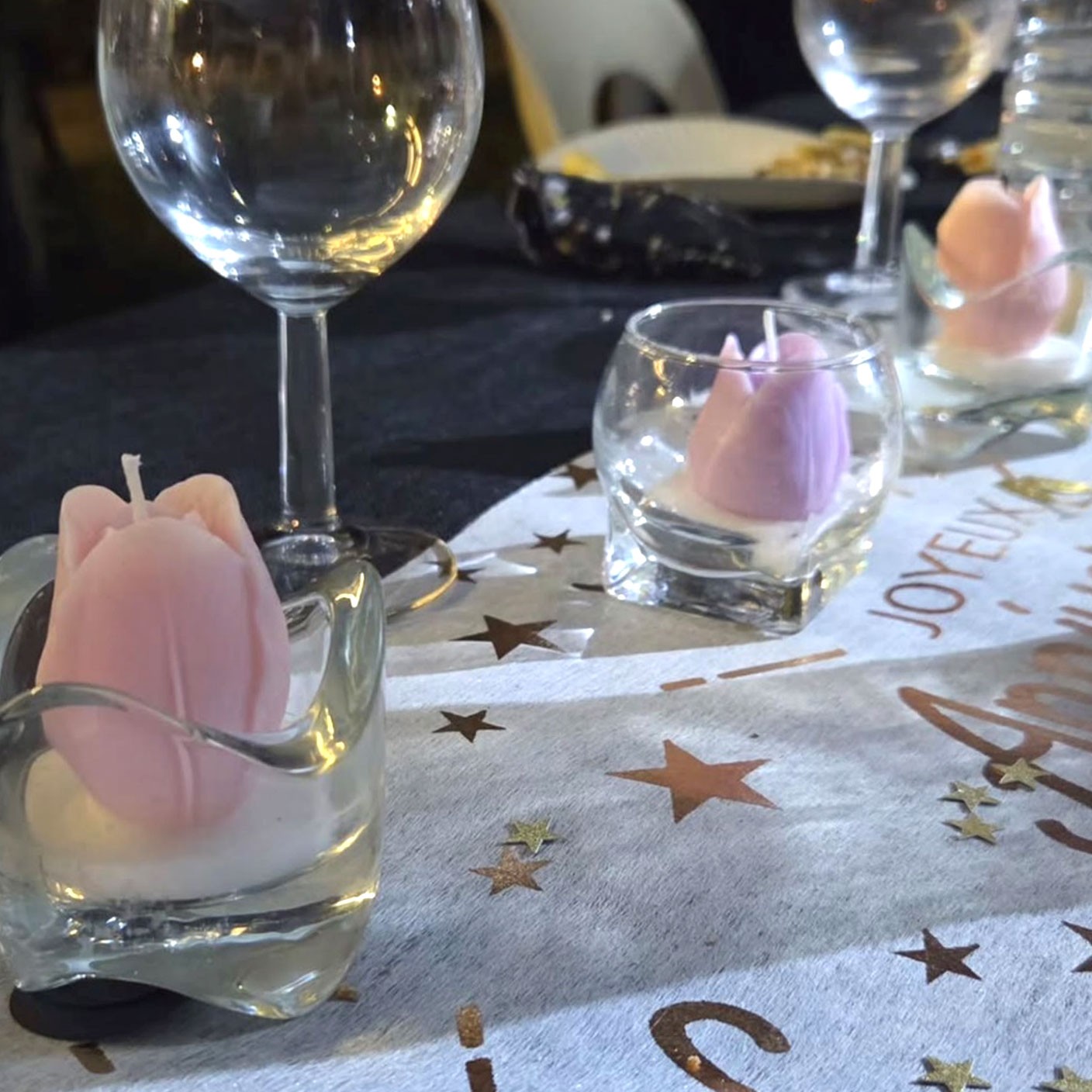 Des bougies parfumées pour la décoration de tables